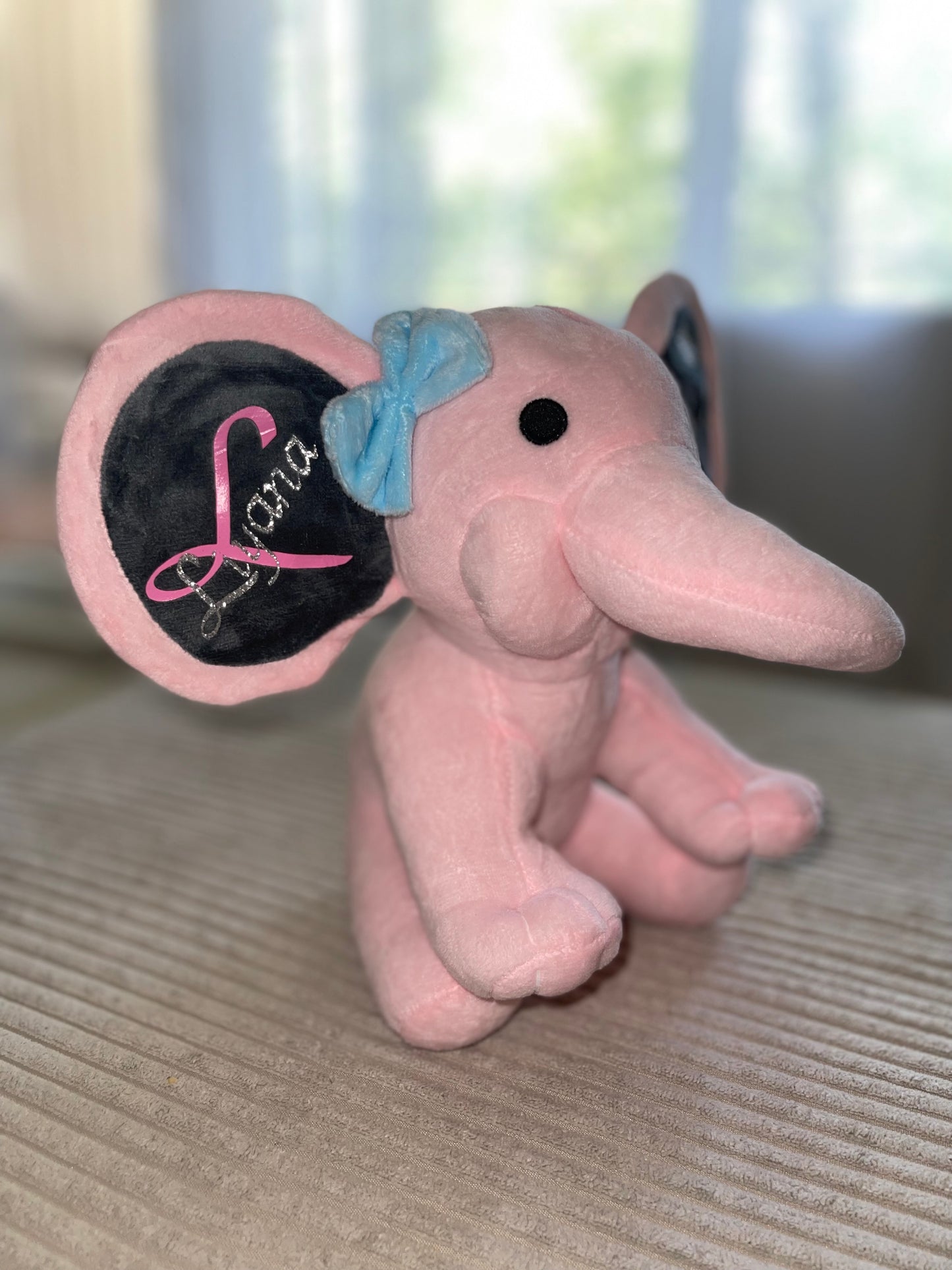 Personalisierter Plüsch-Elefant – Ein unvergessliches Geschenk zur Geburt