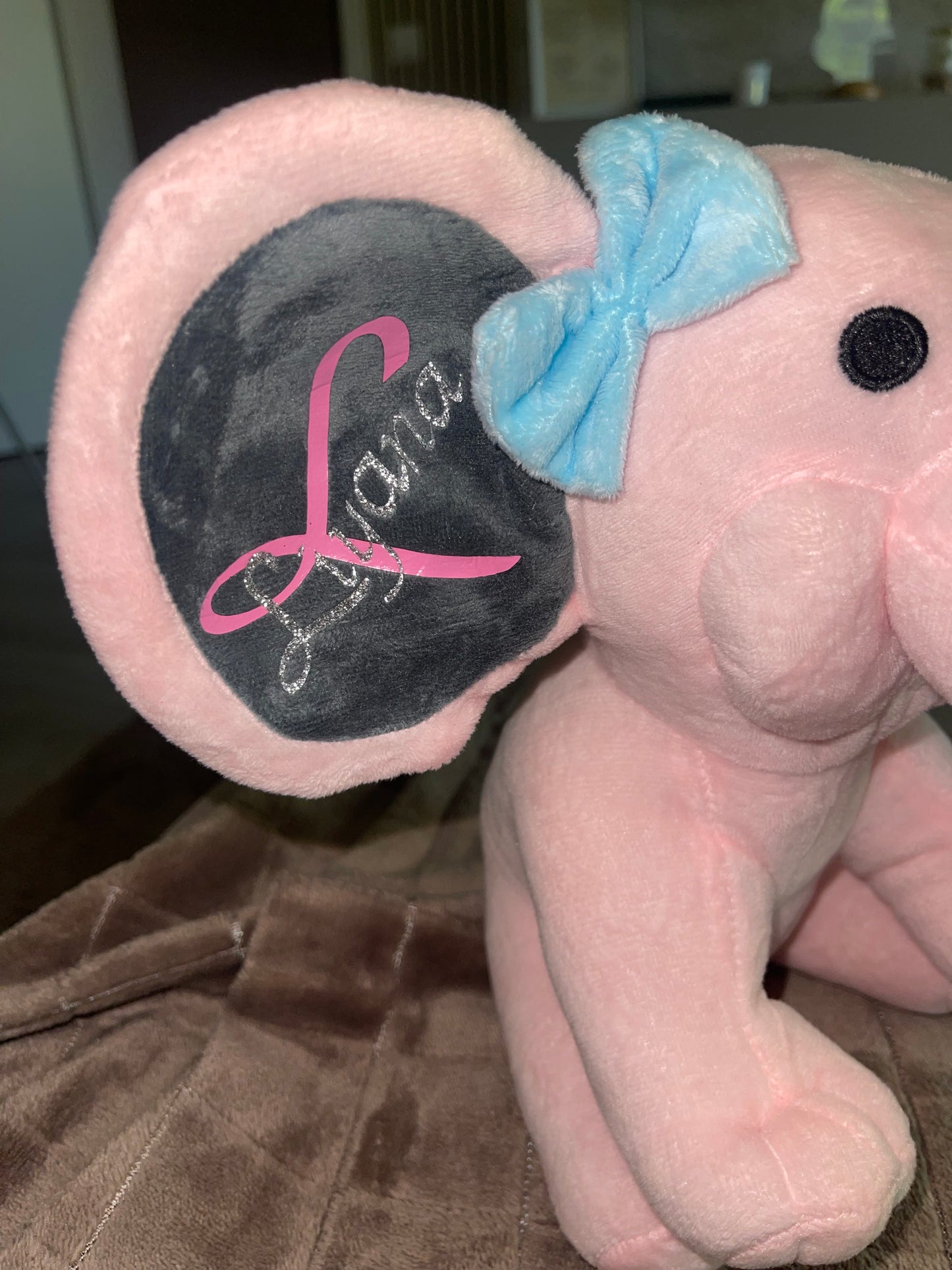 Personalisierter Plüsch-Elefant – Ein unvergessliches Geschenk zur Geburt