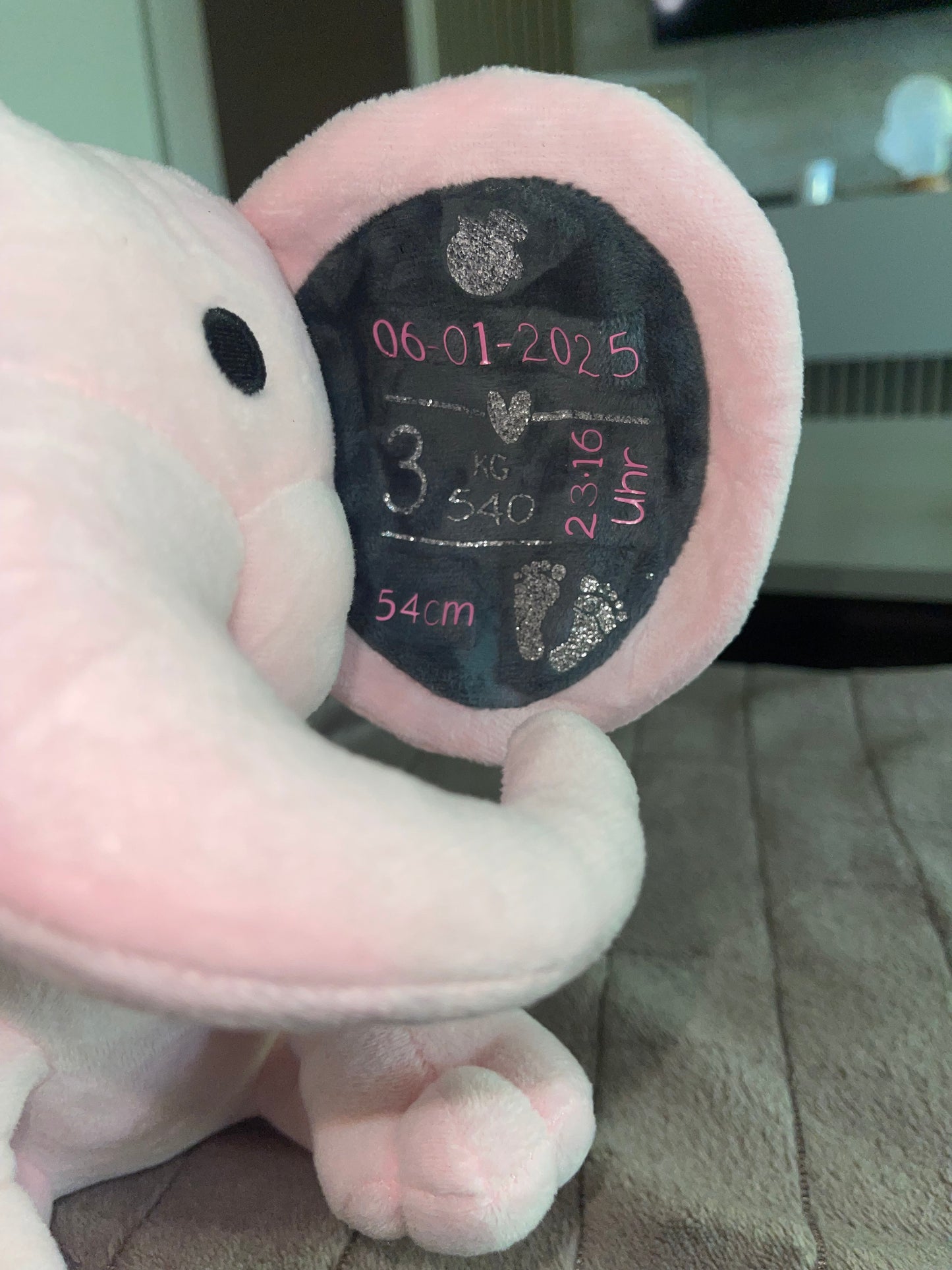 Personalisierter Plüsch-Elefant – Ein unvergessliches Geschenk zur Geburt