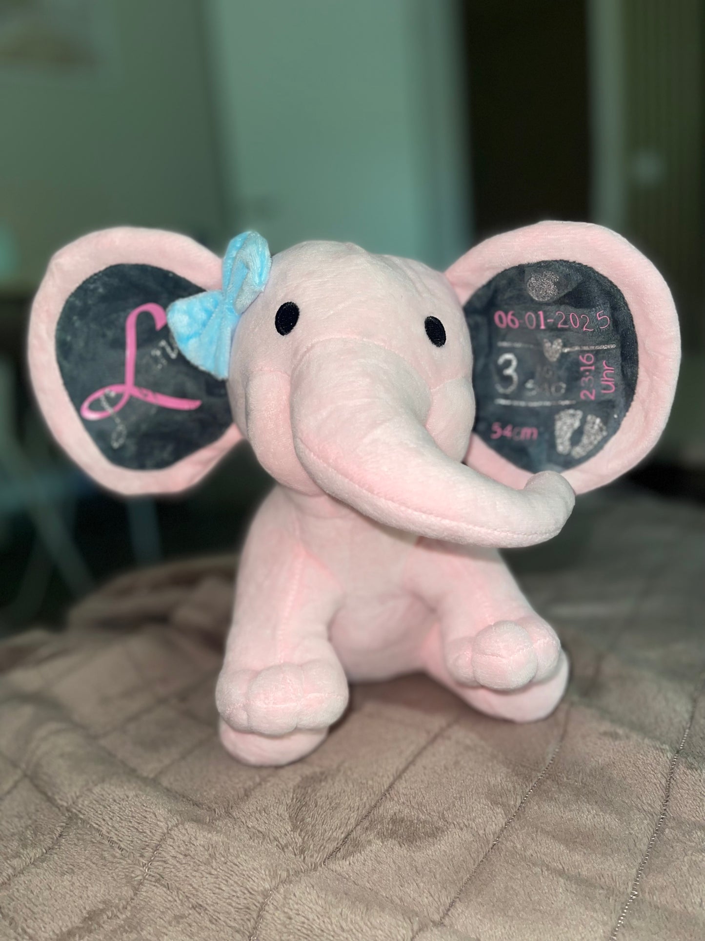 Personalisierter Plüsch-Elefant – Ein unvergessliches Geschenk zur Geburt